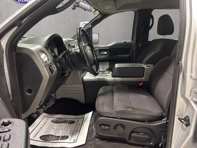 2005 Silver Clearcoat Metallic Ford F-150 XLT 4X4 Truck