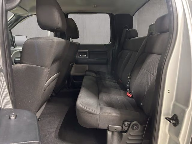 2005 Silver Clearcoat Metallic Ford F-150 XLT 4X4 Truck