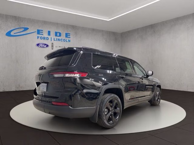 2022 Diamond Black Crystal Pearlcoat Jeep Grand Cherokee L Limited 4X4 SUV