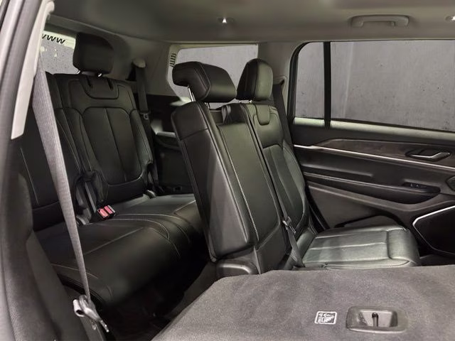 2022 Diamond Black Crystal Pearlcoat Jeep Grand Cherokee L Limited 4X4 SUV