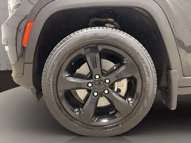 2022 Diamond Black Crystal Pearlcoat Jeep Grand Cherokee L Limited 4X4 SUV