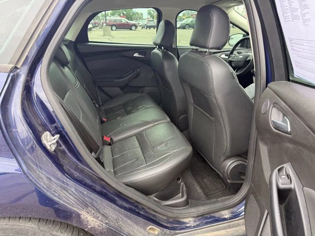 2016 Blue Ford Focus SE FWD Sedan