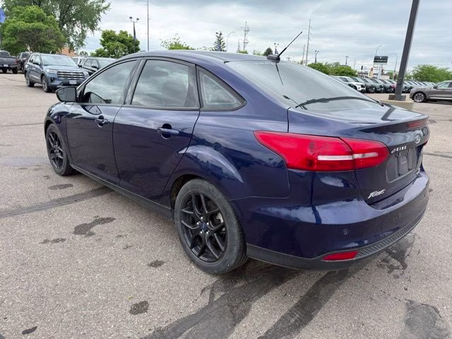 2016 Blue Ford Focus SE FWD Sedan