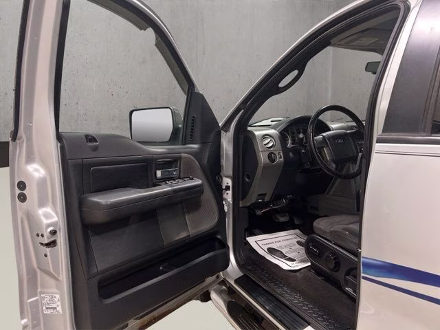 2005 Silver Clearcoat Metallic Ford F-150 XLT 4X4 Truck