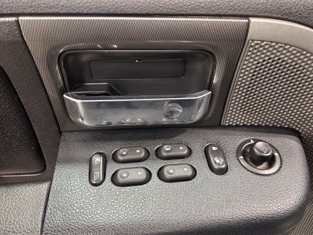 2005 Silver Clearcoat Metallic Ford F-150 XLT 4X4 Truck
