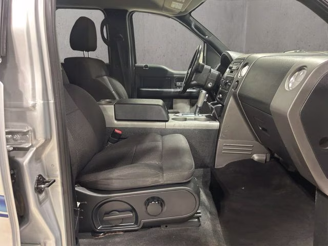 2005 Silver Clearcoat Metallic Ford F-150 XLT 4X4 Truck