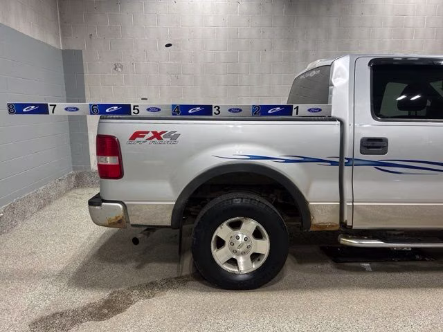 2005 Silver Clearcoat Metallic Ford F-150 XLT 4X4 Truck
