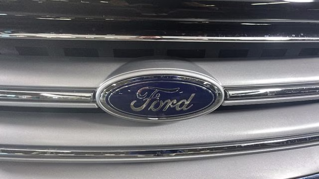 2018 White Gold Metallic Ford Escape SEL FWD SUV