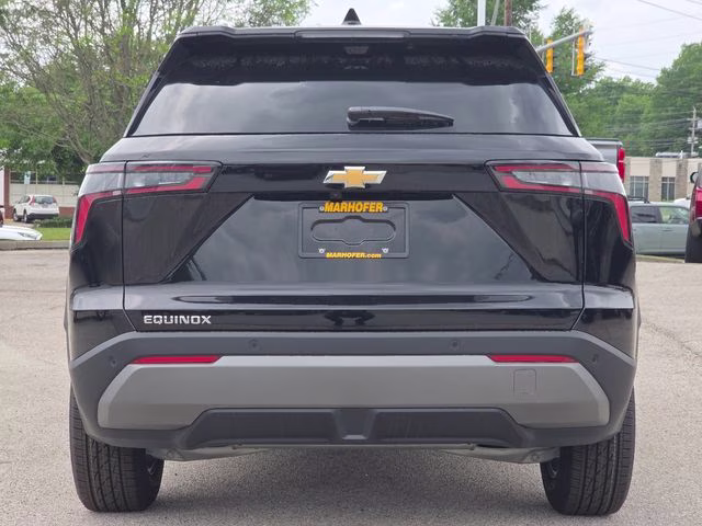 2026 Mosaic Black Metallic Chevrolet Equinox LT FWD SUV