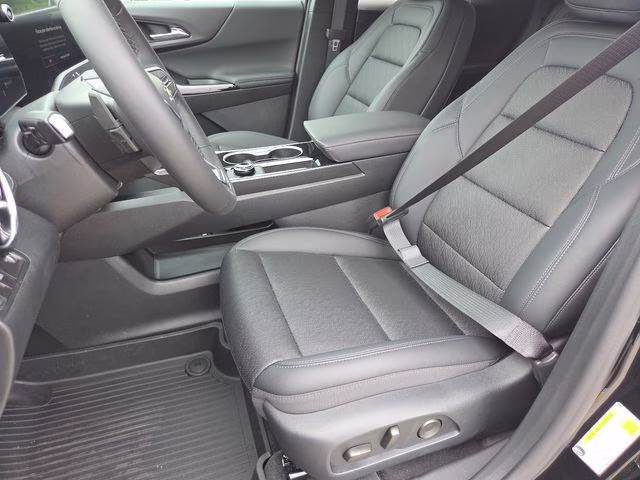 2026 Mosaic Black Metallic Chevrolet Equinox LT FWD SUV