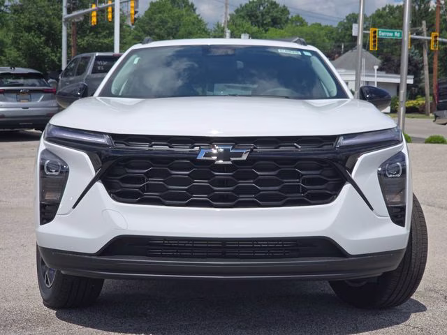 2026 Summit White Chevrolet Trax LT FWD SUV
