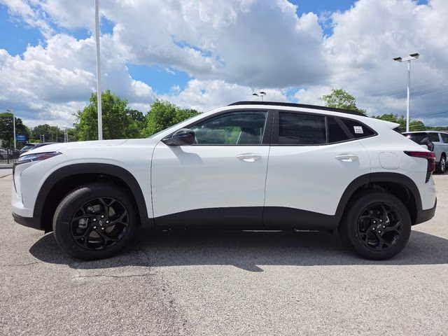 2026 Summit White Chevrolet Trax LT FWD SUV