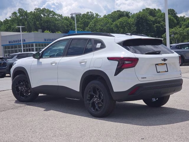 2026 Summit White Chevrolet Trax LT FWD SUV