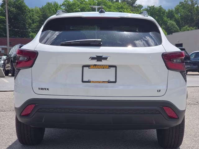 2026 Summit White Chevrolet Trax LT FWD SUV