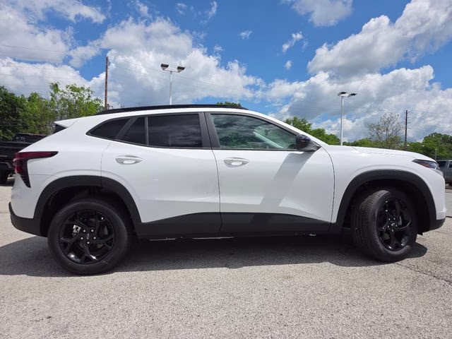 2026 Summit White Chevrolet Trax LT FWD SUV