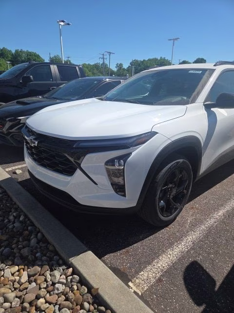 2026 Summit White Chevrolet Trax LT FWD SUV