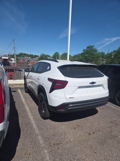 2026 Summit White Chevrolet Trax LT FWD SUV