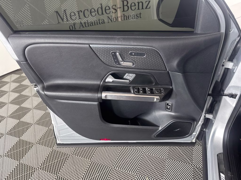 2024 Iridium Silver Metallic Mercedes-Benz GLB GLB 35 AMG AWD SUV