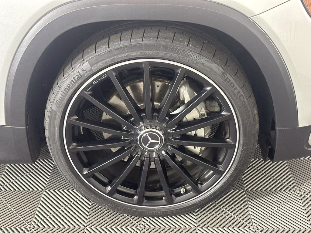 2024 Iridium Silver Metallic Mercedes-Benz GLB GLB 35 AMG AWD SUV