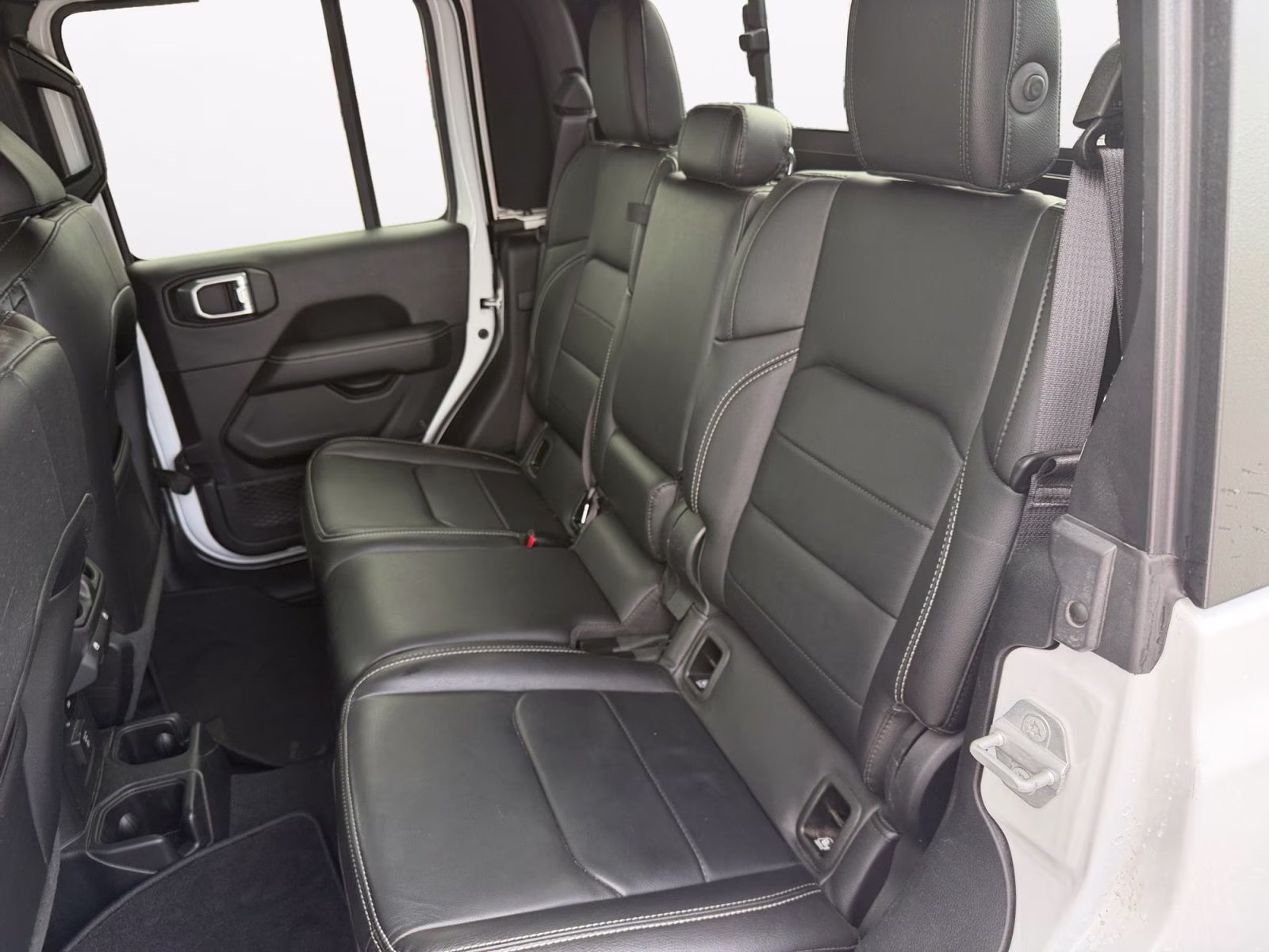 2021 Bright White Clearcoat Jeep Gladiator Overland 4X4 Truck