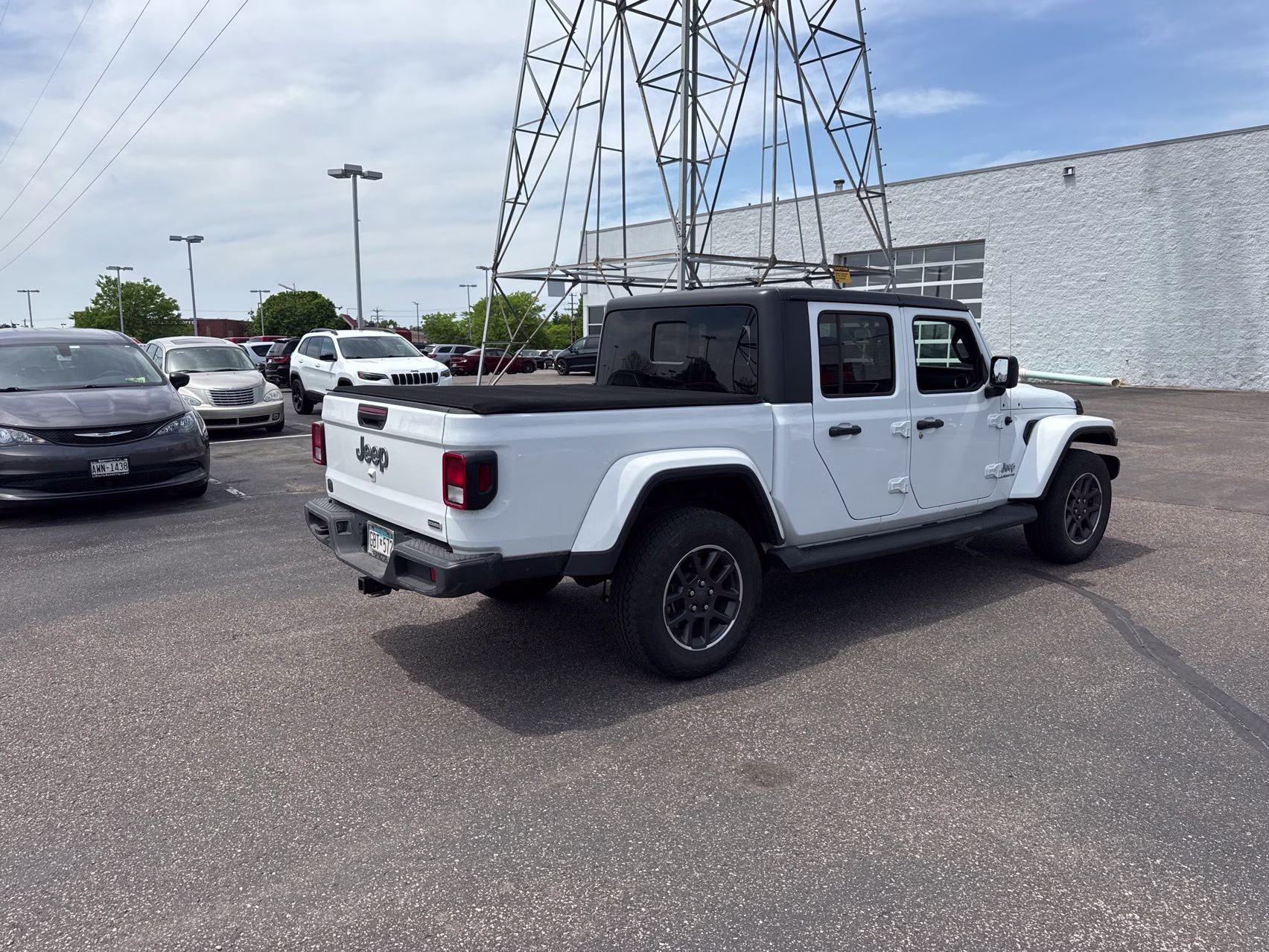2021 Bright White Clearcoat Jeep Gladiator Overland 4X4 Truck