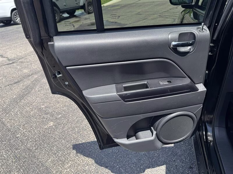2016 Black Clear Coat Jeep Compass Sport FWD SUV