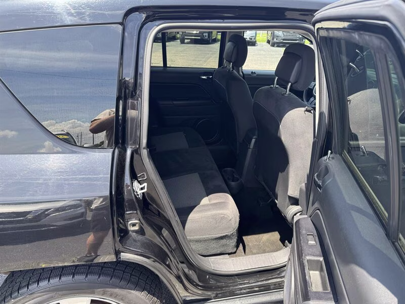 2016 Black Clear Coat Jeep Compass Sport FWD SUV