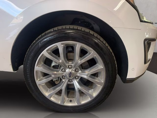 2018 White Platinum Clearcoat Metallic Ford Expedition Max Limited 4X4 SUV