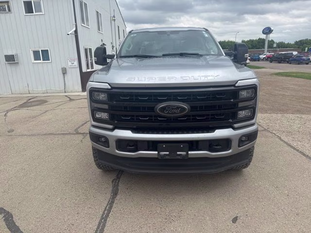 2024 Silver Metallic Ford Super Duty F-350 SRW Lariat 4X4 Truck