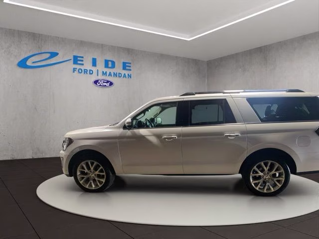 2018 White Platinum Clearcoat Metallic Ford Expedition Max Limited 4X4 SUV