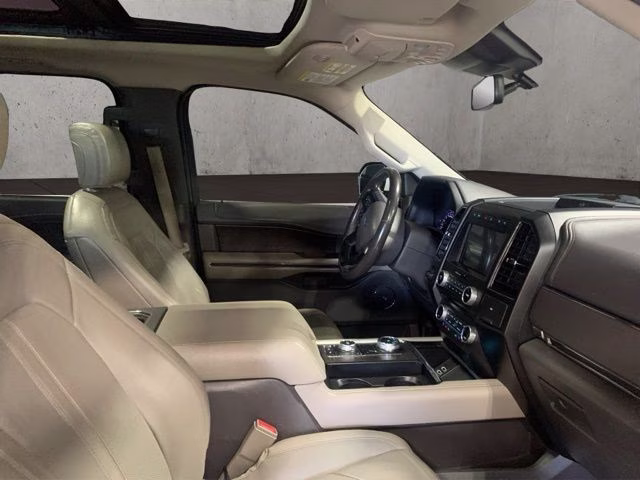 2018 White Platinum Clearcoat Metallic Ford Expedition Max Limited 4X4 SUV
