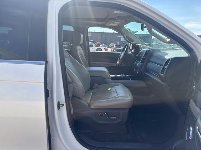 2018 White Platinum Clearcoat Metallic Ford Expedition Max Limited 4X4 SUV