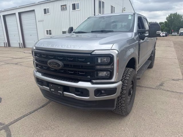 2024 Silver Metallic Ford Super Duty F-350 SRW Lariat 4X4 Truck