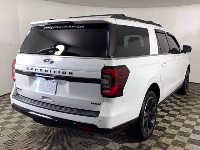 2022 Star White Metallic Tri-Coat Ford Expedition Max Limited 4X4 SUV