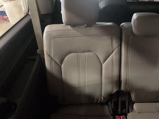 2018 White Platinum Clearcoat Metallic Ford Expedition Max Limited 4X4 SUV