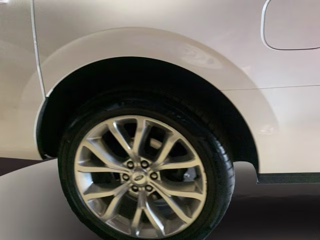 2018 White Platinum Clearcoat Metallic Ford Expedition Max Limited 4X4 SUV