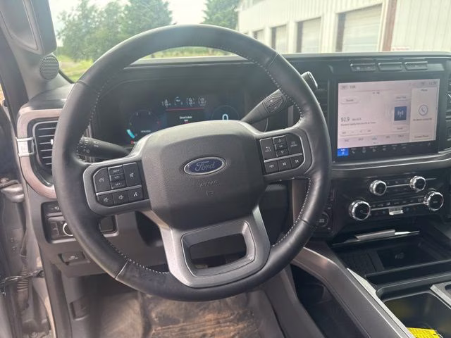 2024 Silver Metallic Ford Super Duty F-350 SRW Lariat 4X4 Truck