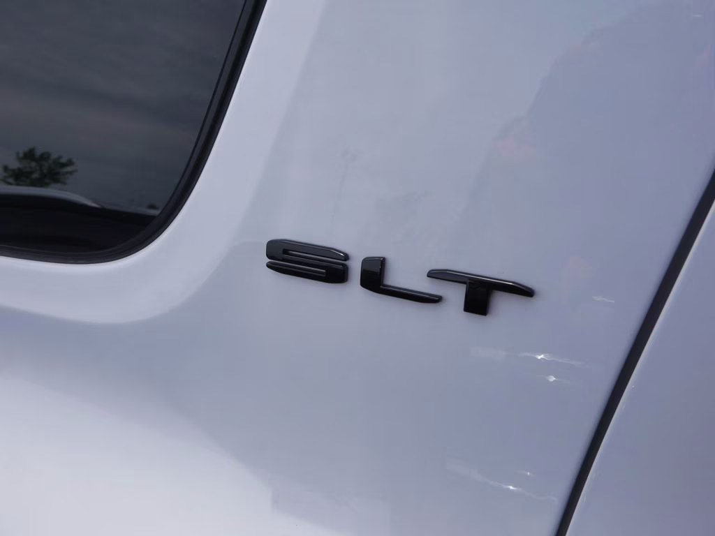 2023 Summit White GMC Acadia SLT AWD SUV