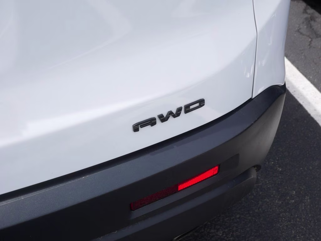 2023 Summit White GMC Acadia SLT AWD SUV