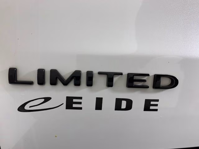 2022 Star White Metallic Tri-Coat Ford Expedition Max Limited 4X4 SUV