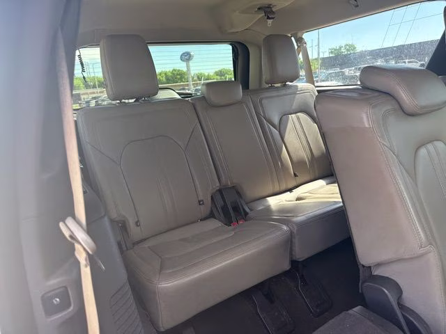 2018 White Platinum Clearcoat Metallic Ford Expedition Max Limited 4X4 SUV