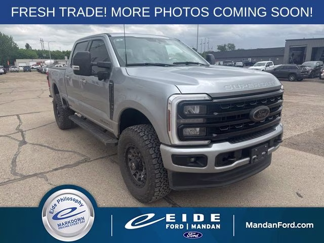 2024 Silver Metallic Ford Super Duty F-350 SRW Lariat 4X4 Truck