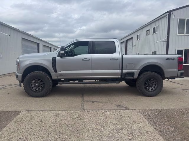 2024 Silver Metallic Ford Super Duty F-350 SRW Lariat 4X4 Truck