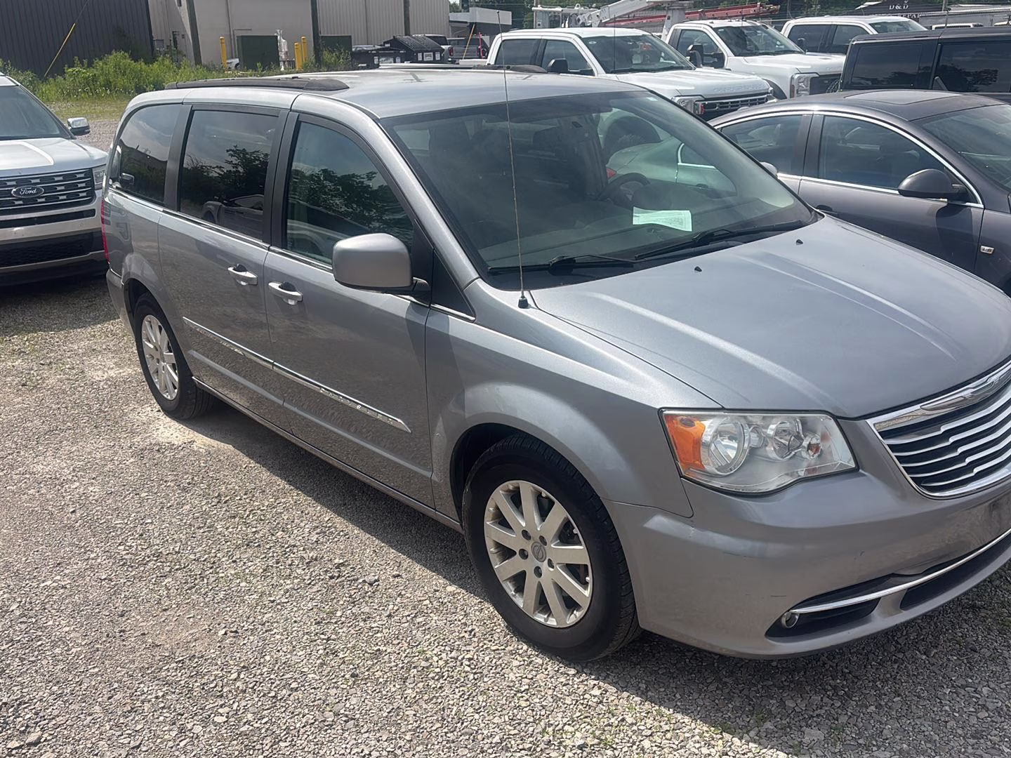 2015 Chrysler Town & Country Touring's photo