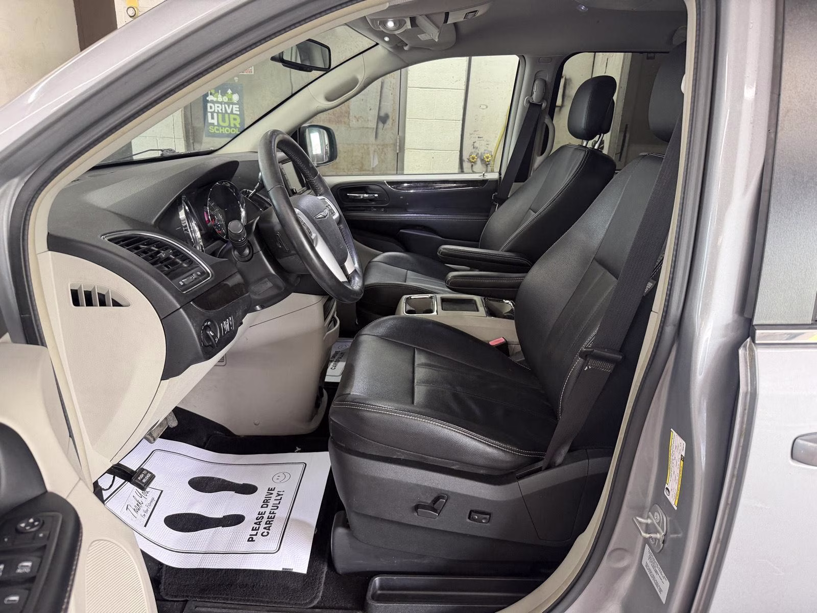 2015 Billet Silver Metallic Clearcoat Chrysler Town & Country Touring FWD Van