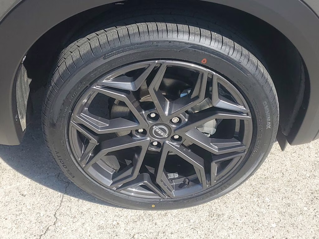 2025 Gun Metallic/Super Black Nissan Kicks SR FWD SUV