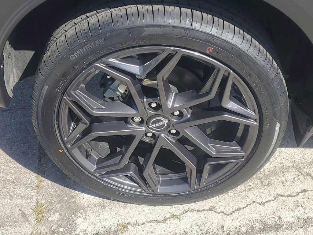 2025 Gun Metallic/Super Black Nissan Kicks SR FWD SUV