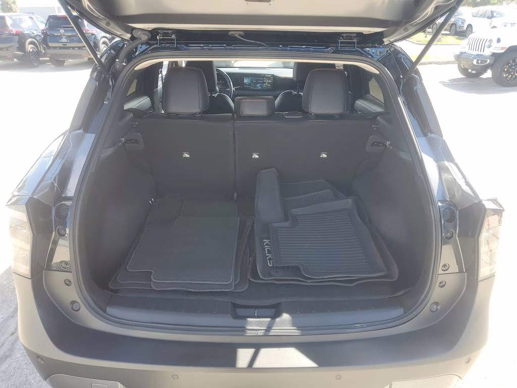2025 Gun Metallic/Super Black Nissan Kicks SR FWD SUV