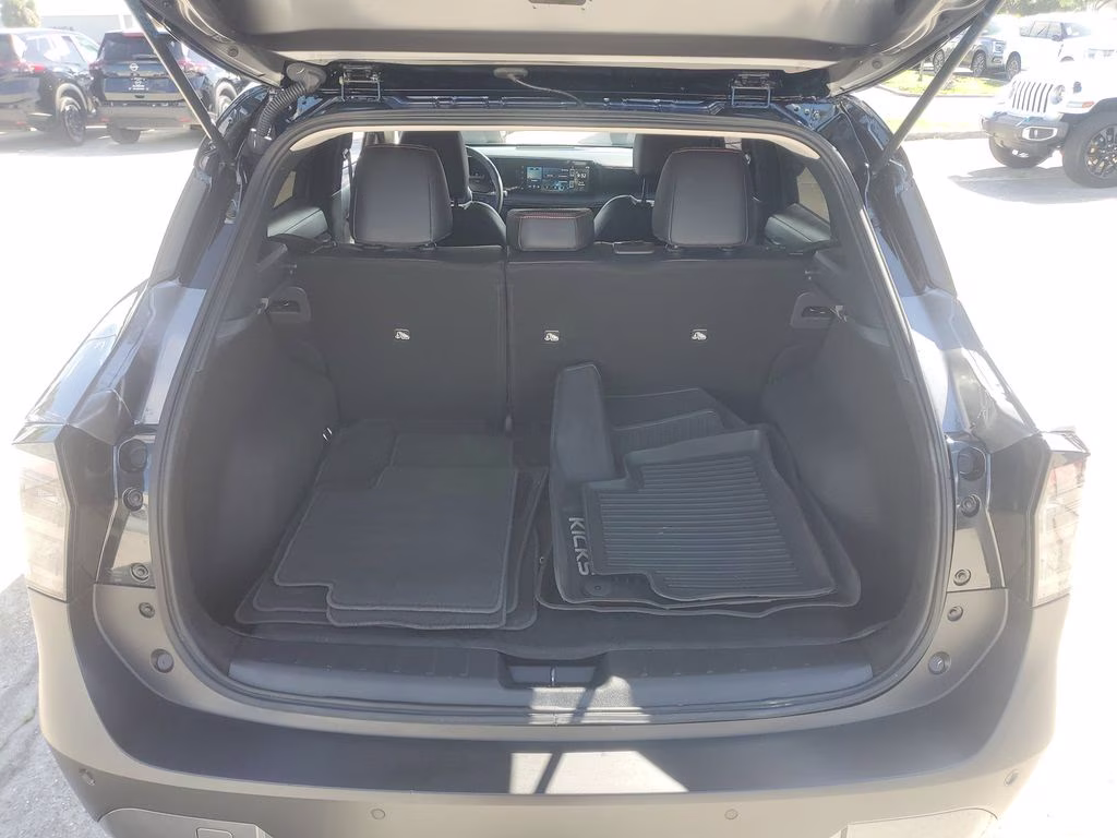 2025 Gun Metallic/Super Black Nissan Kicks SR FWD SUV