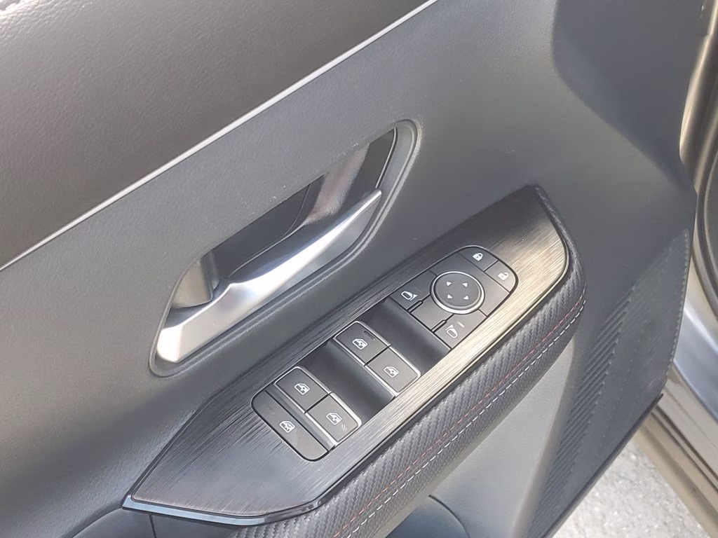 2025 Gun Metallic/Super Black Nissan Kicks SR FWD SUV